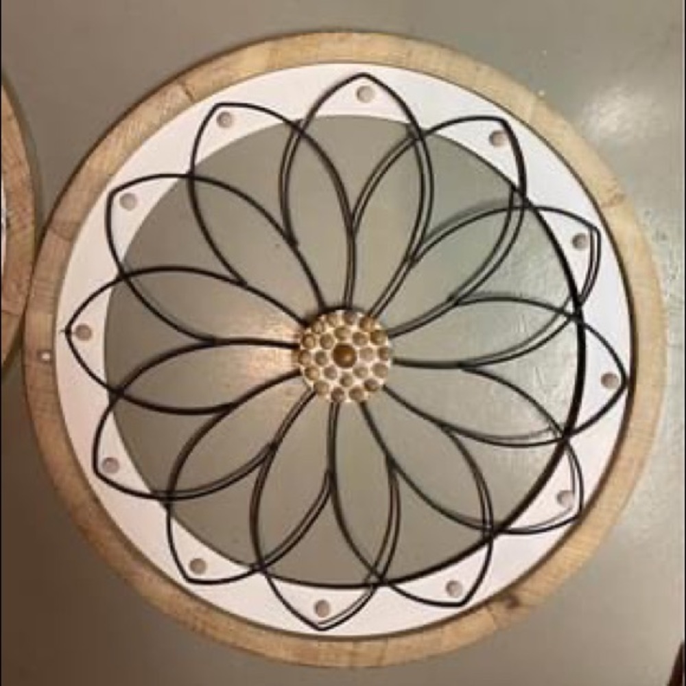Hanging wall art